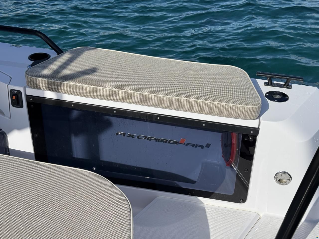 Axopar 37 Cross Cabin