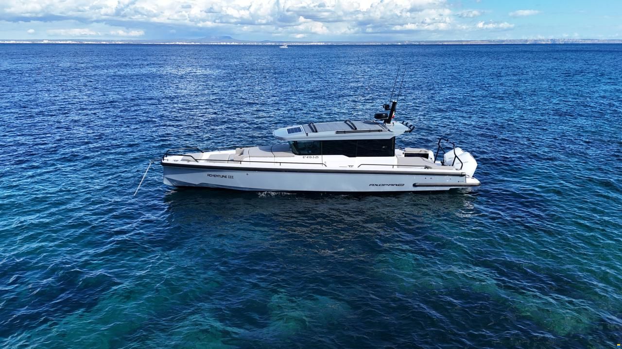 Axopar 37 Cross Cabin