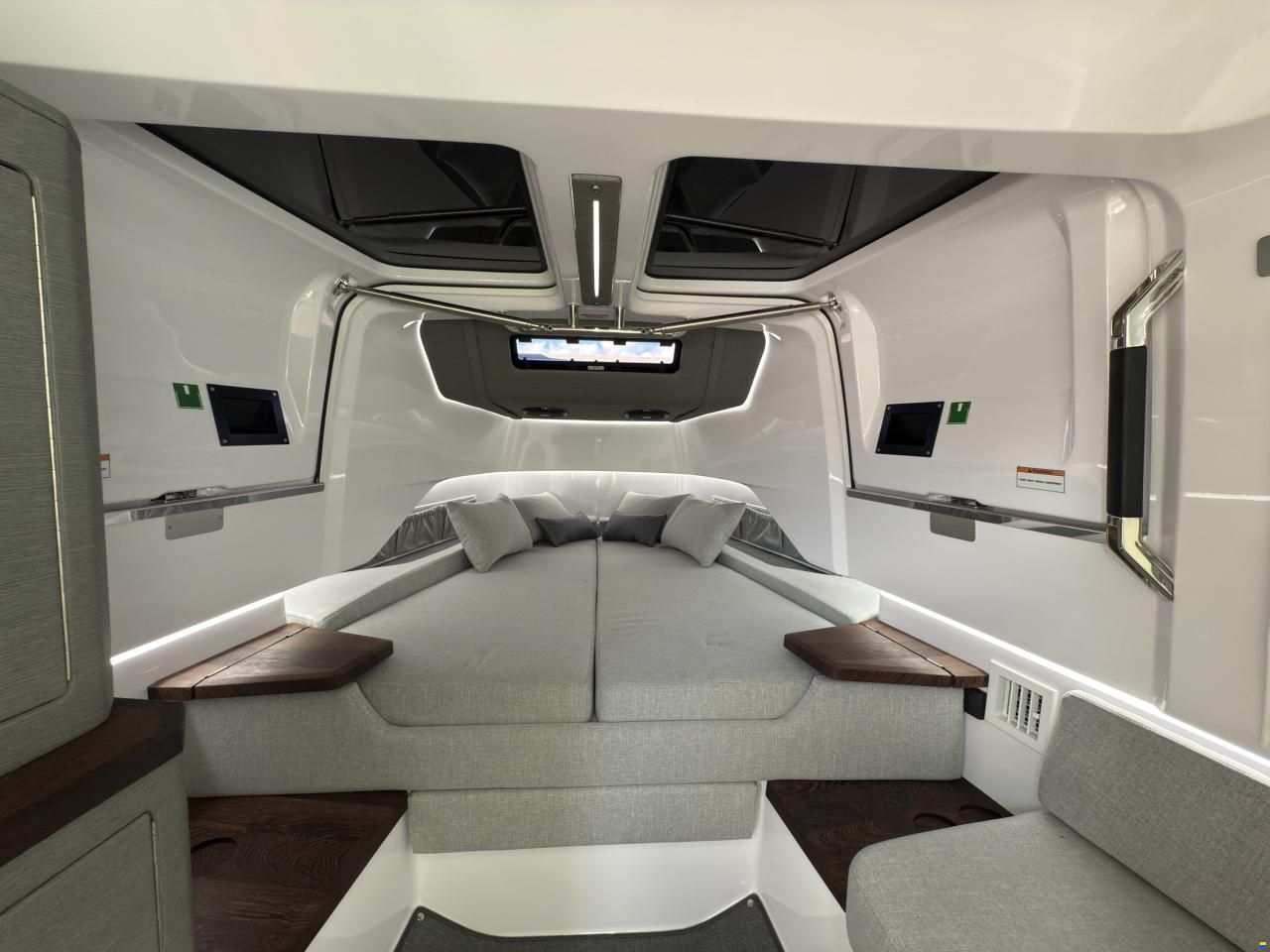 Axopar 37 Cross Cabin