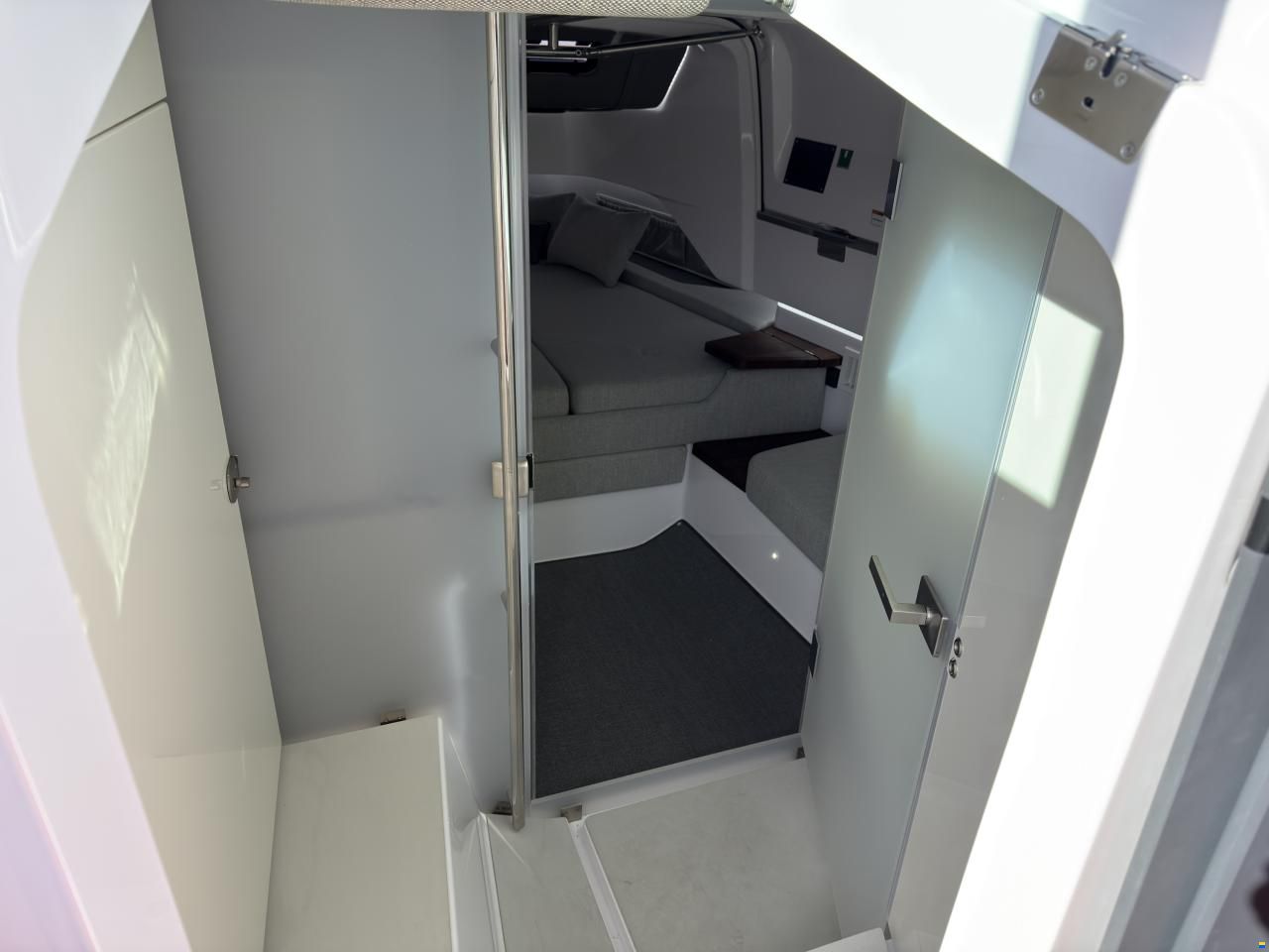 Axopar 37 Cross Cabin