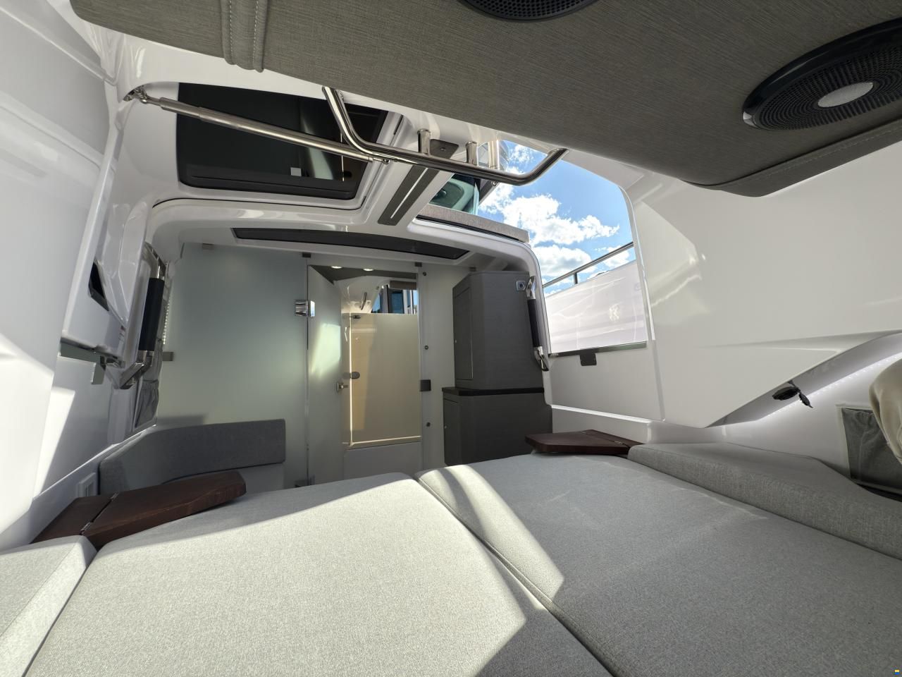 Axopar 37 Cross Cabin
