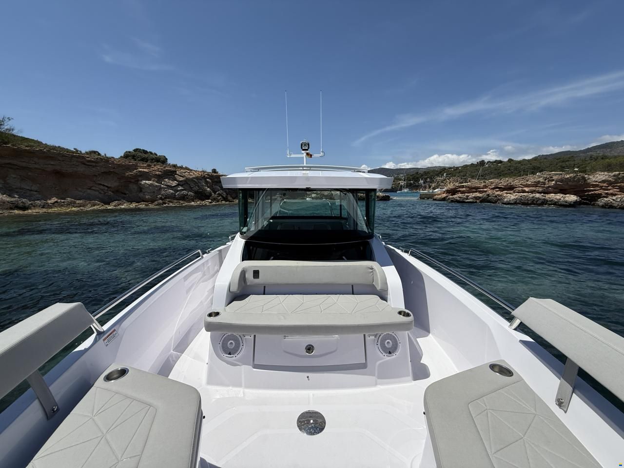 Axopar 29 XC Cross Cabin