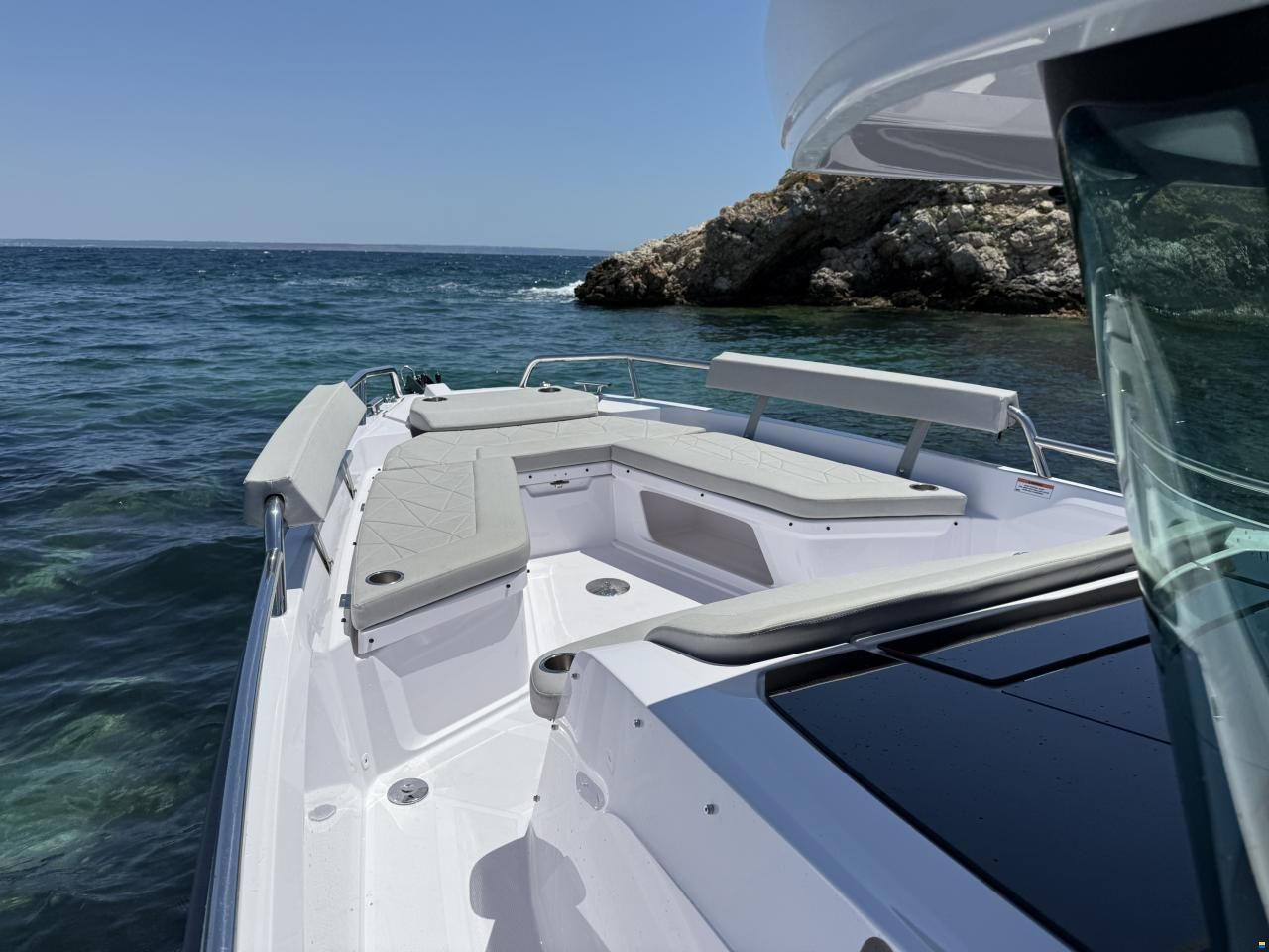 Axopar 29 XC Cross Cabin