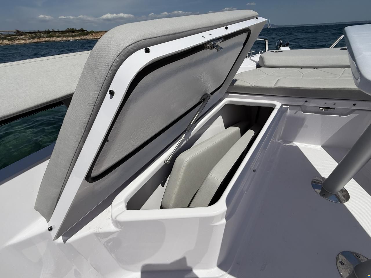 Axopar 29 XC Cross Cabin