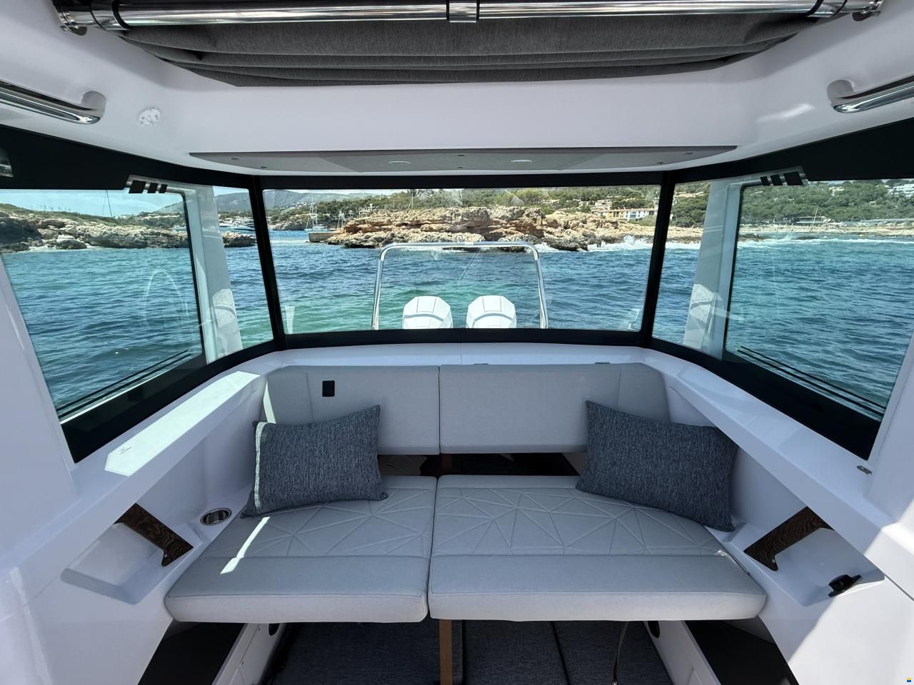 Axopar 29 XC Cross Cabin