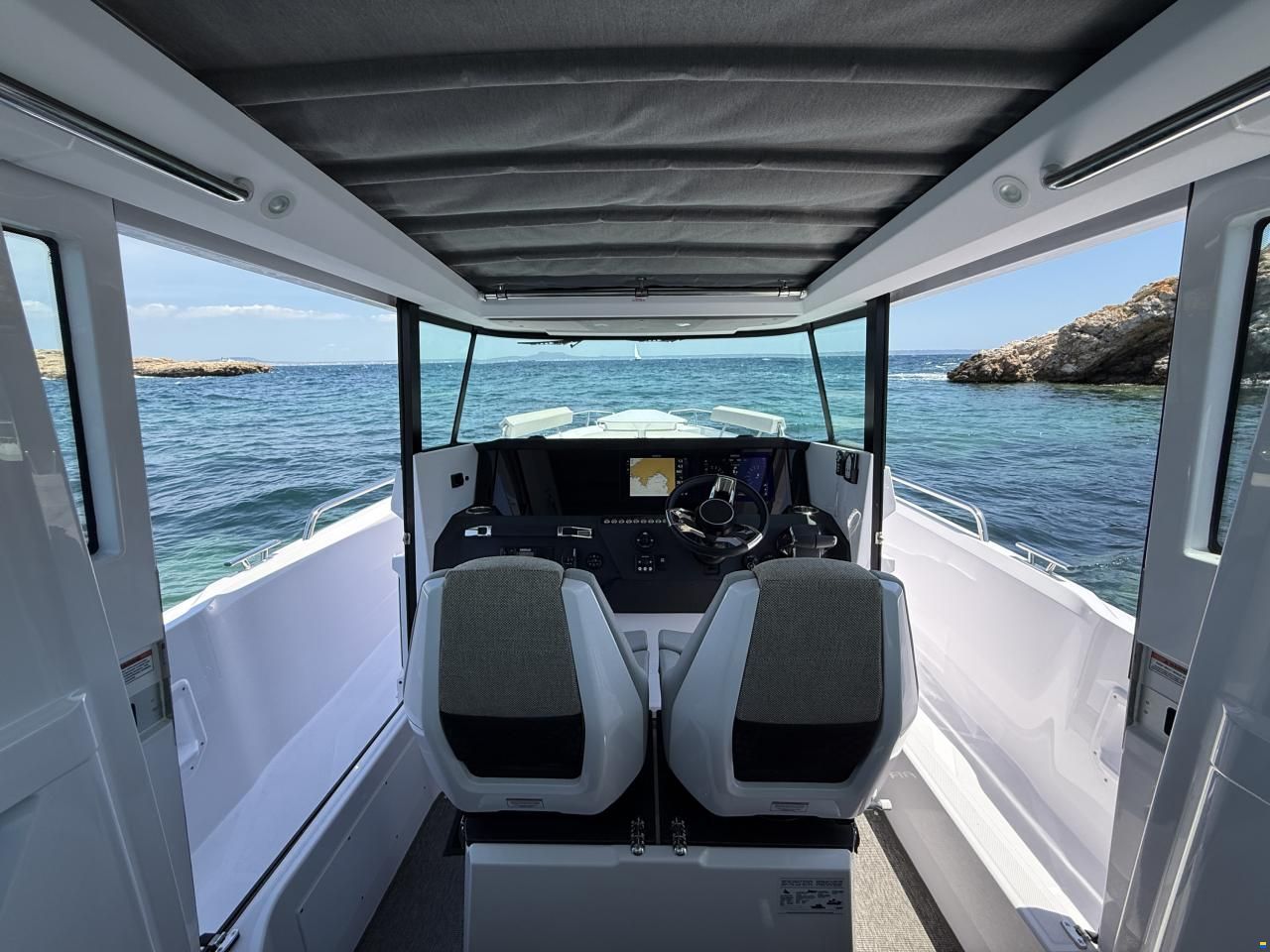 Axopar 29 XC Cross Cabin