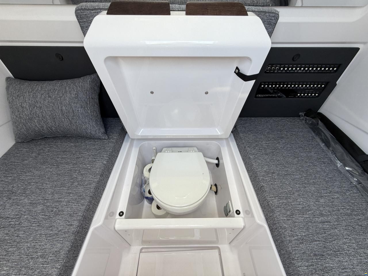 Axopar 29 XC Cross Cabin