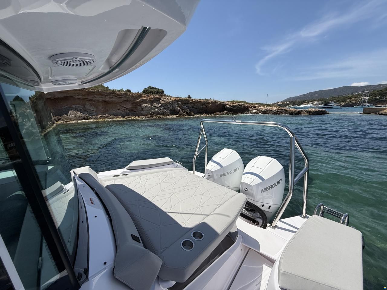 Axopar 29 XC Cross Cabin