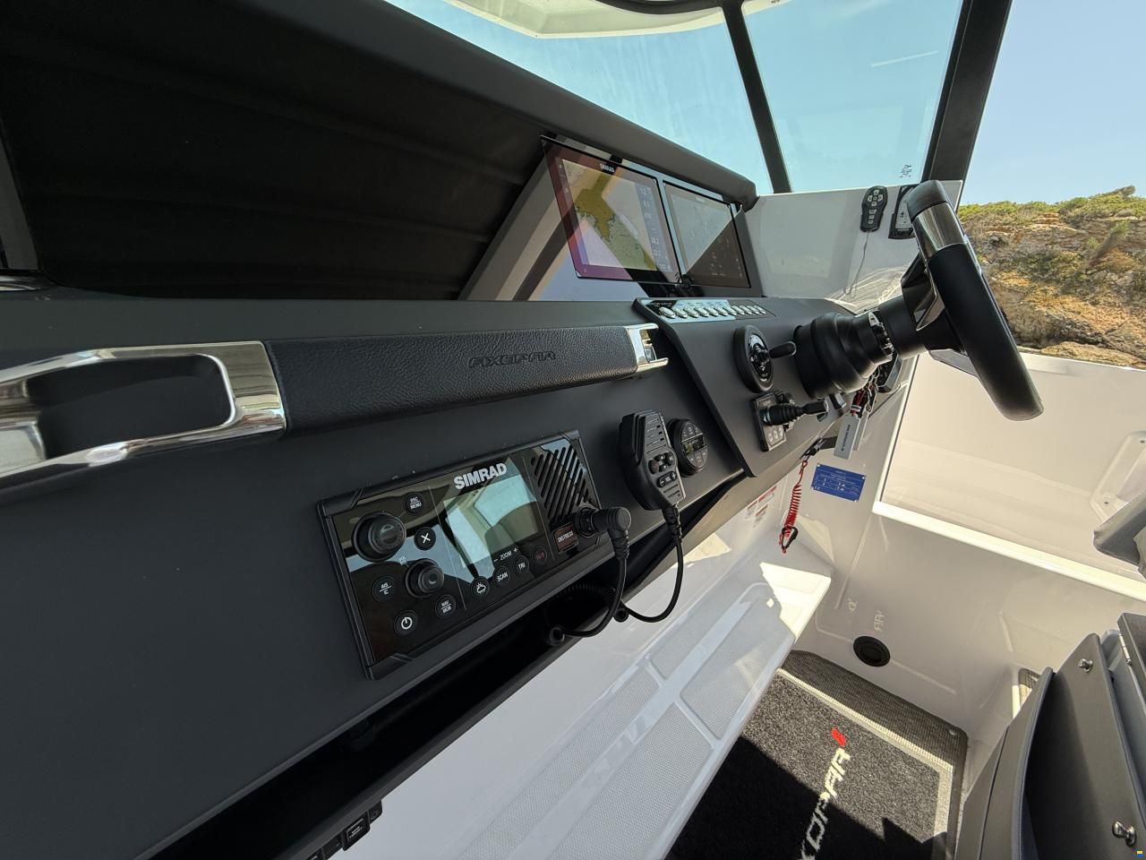 Axopar 29 XC Cross Cabin