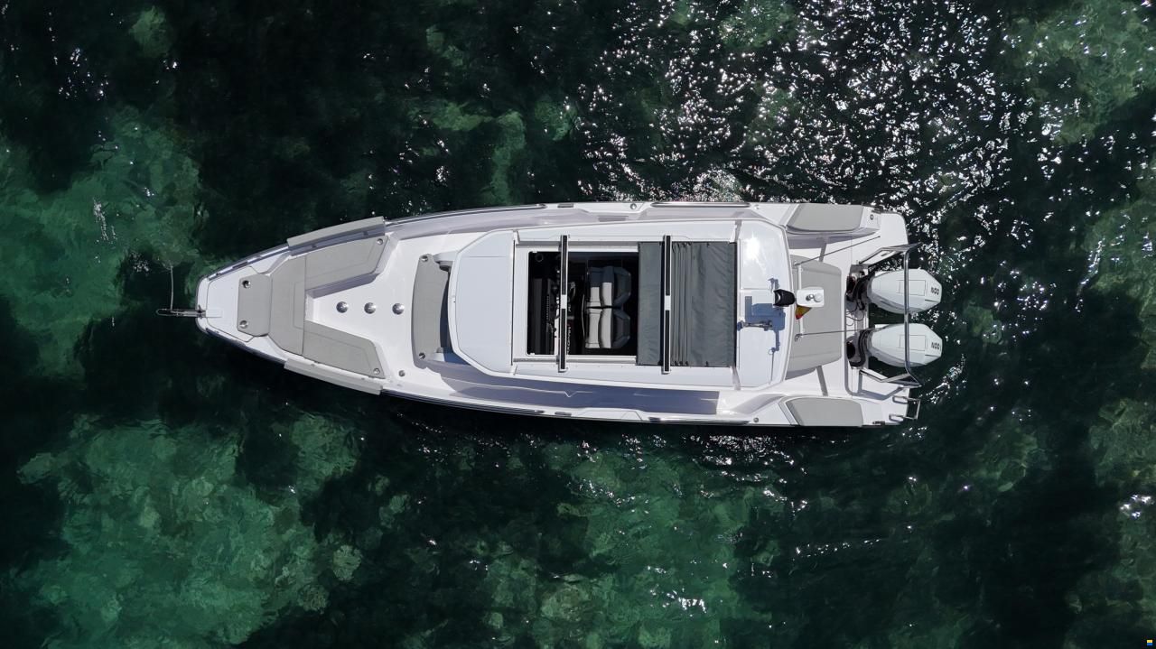 Axopar 29 XC Cross Cabin