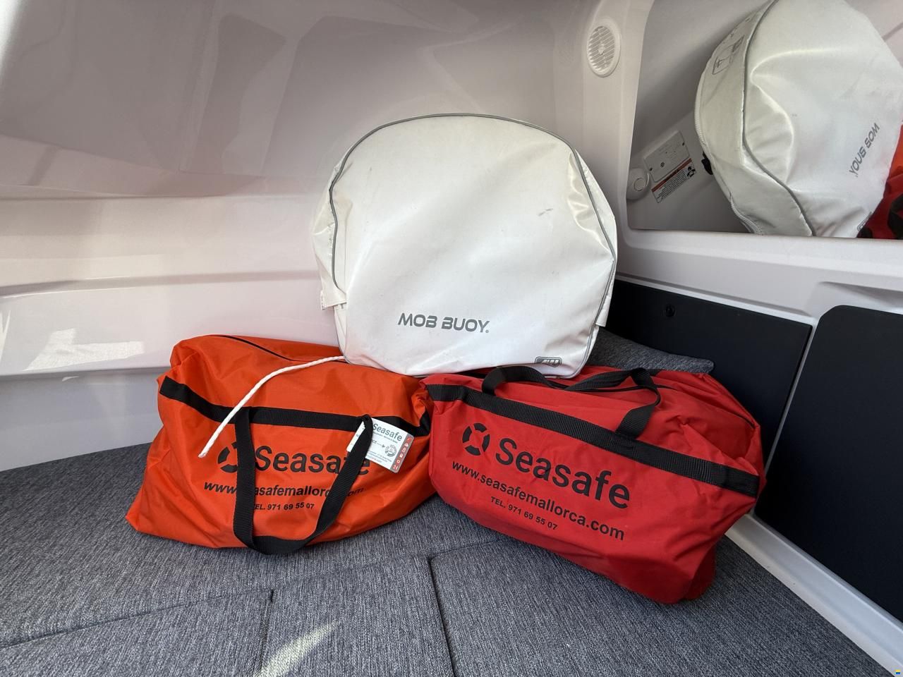 Axopar 29 XC Cross Cabin