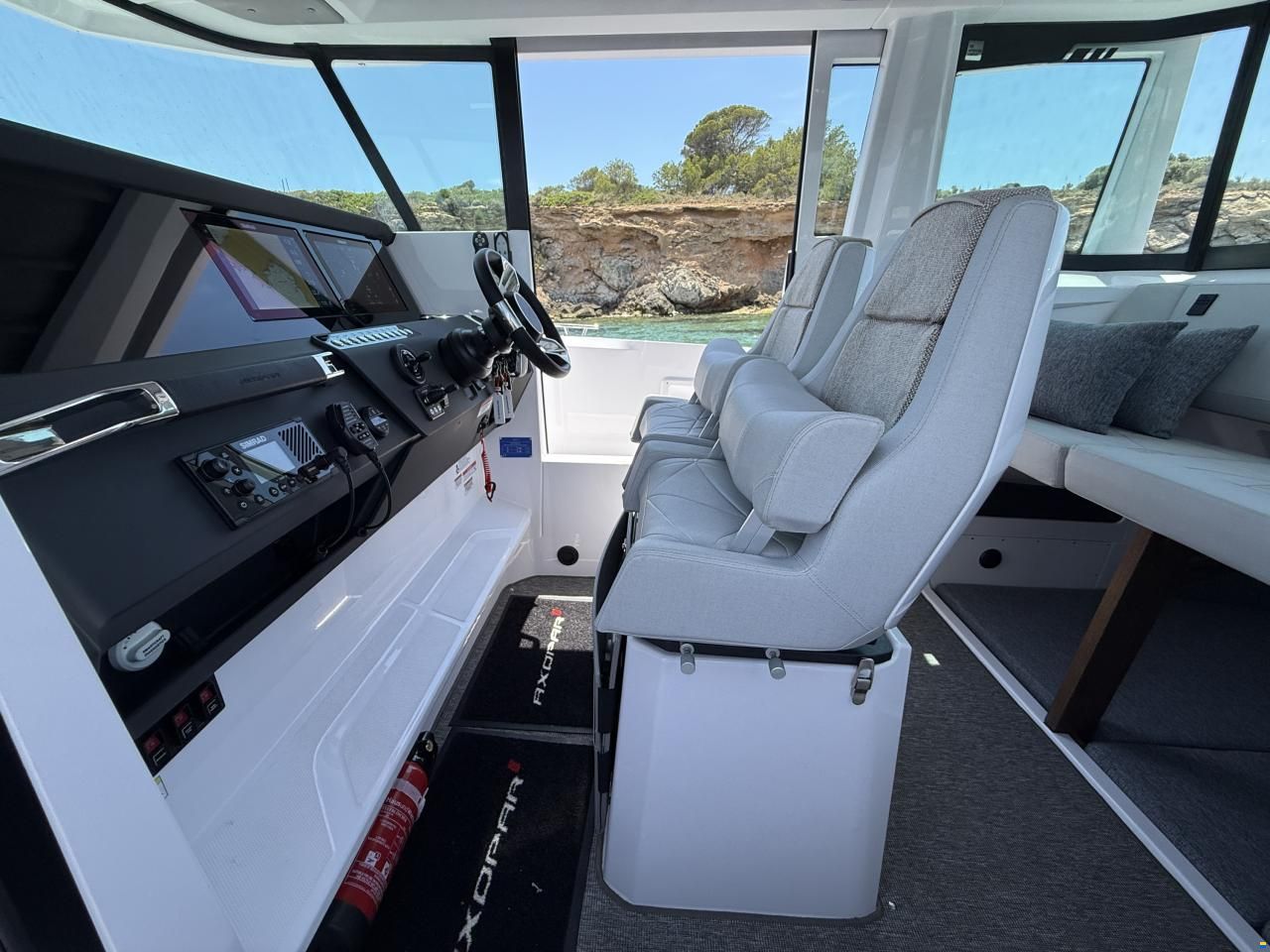 Axopar 29 XC Cross Cabin