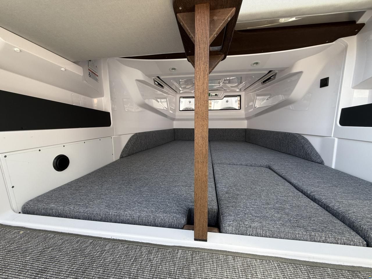 Axopar 29 XC Cross Cabin