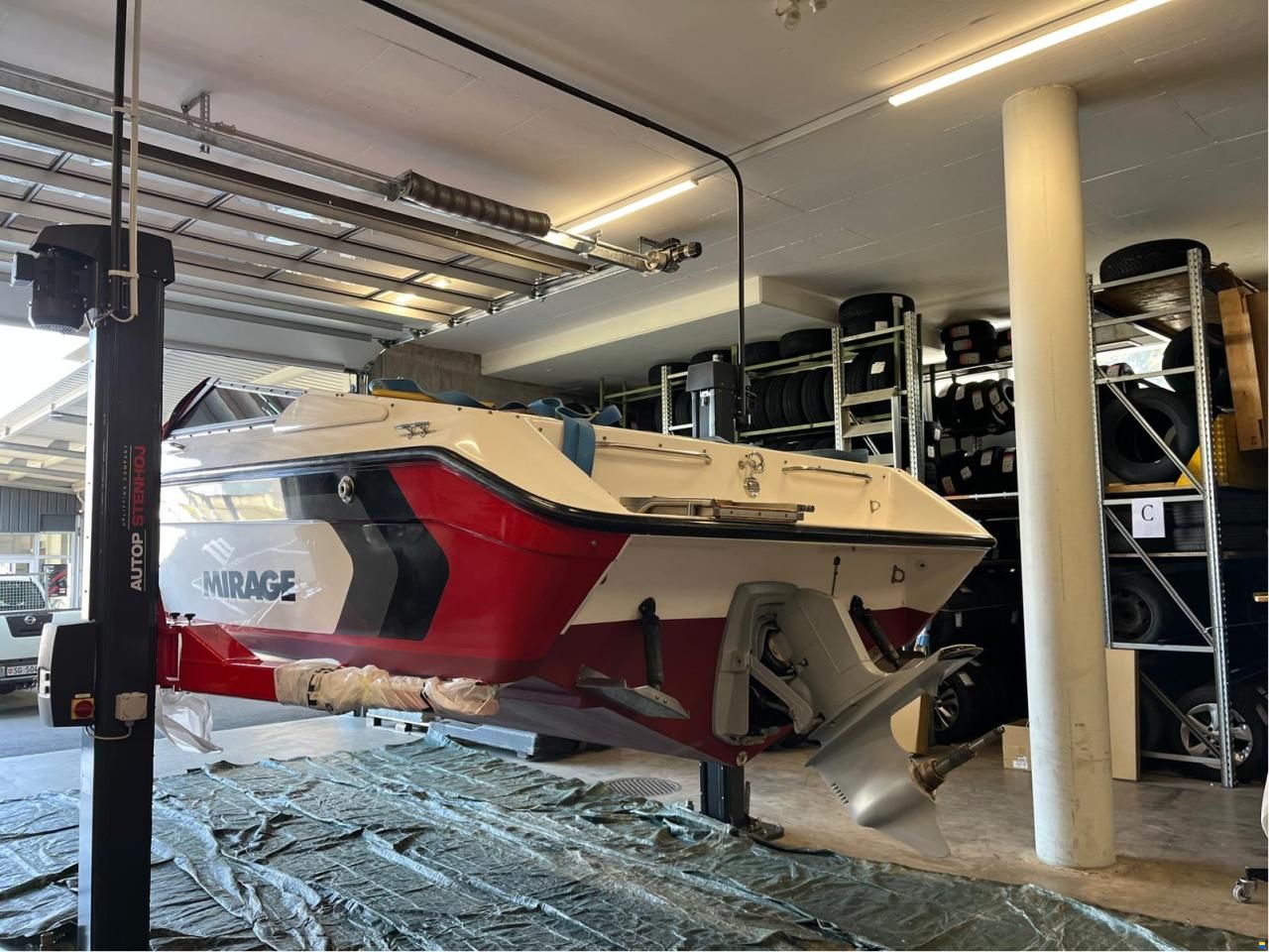 Mirage 232 Cuddy
