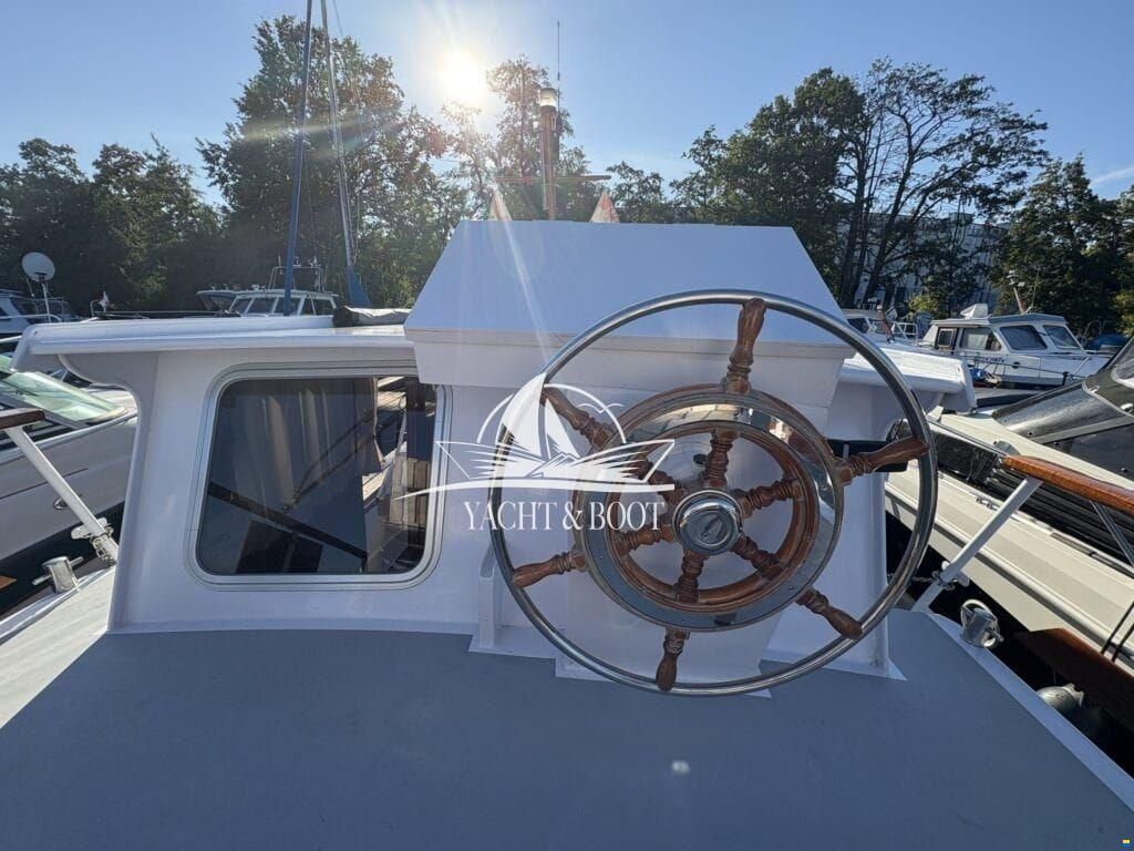 holländischer Werftbau Crowntrawler 830