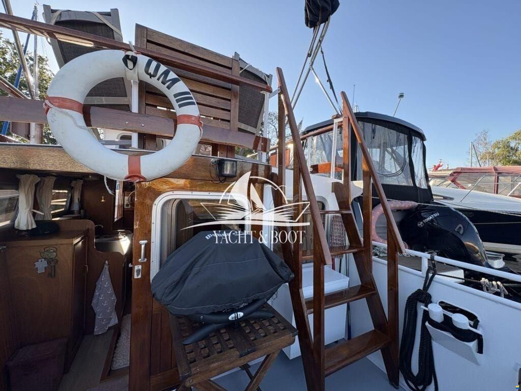 holländischer Werftbau Crowntrawler 830