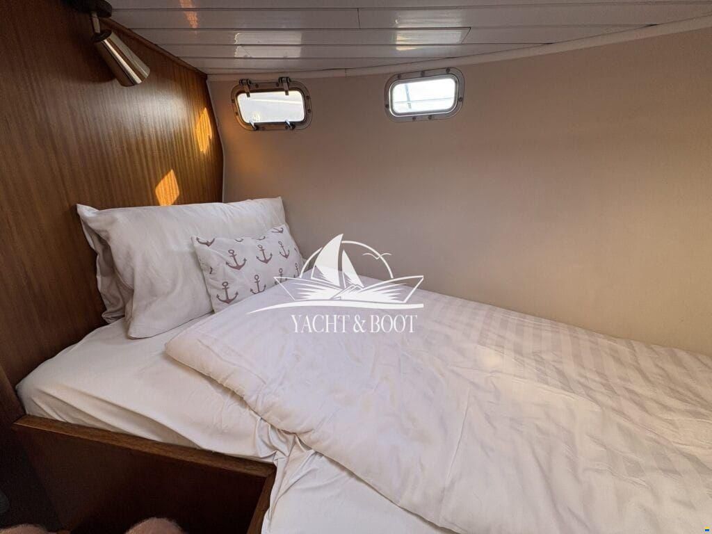 holländischer Werftbau Crowntrawler 830