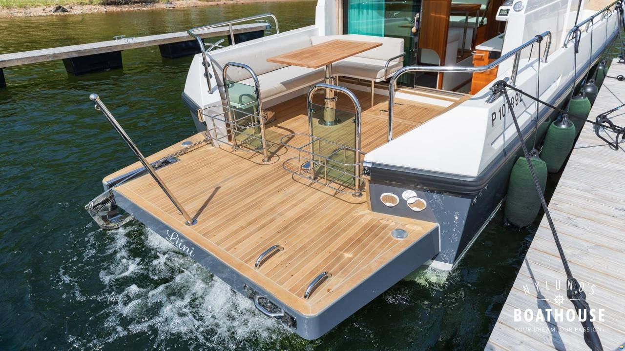 Delta Powerboats 340 SW