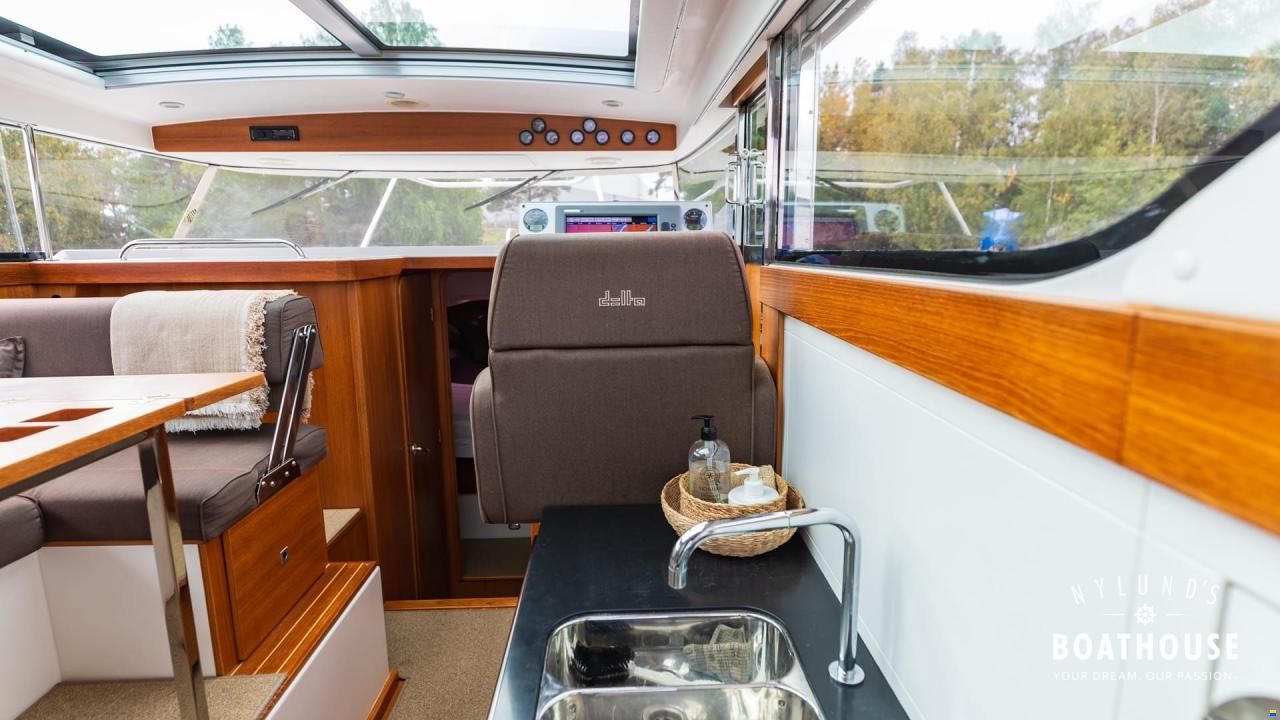 Delta Powerboats 34 SW