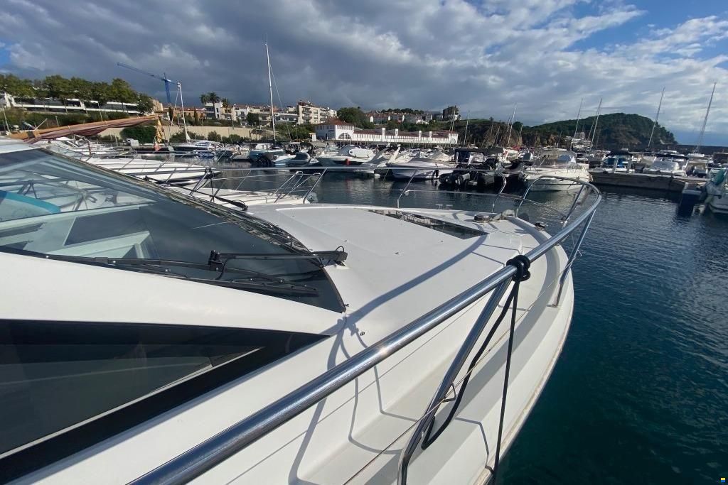 Sealine S330