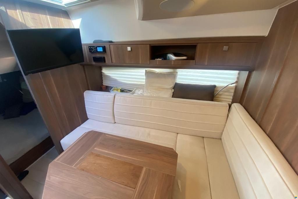Sealine S330