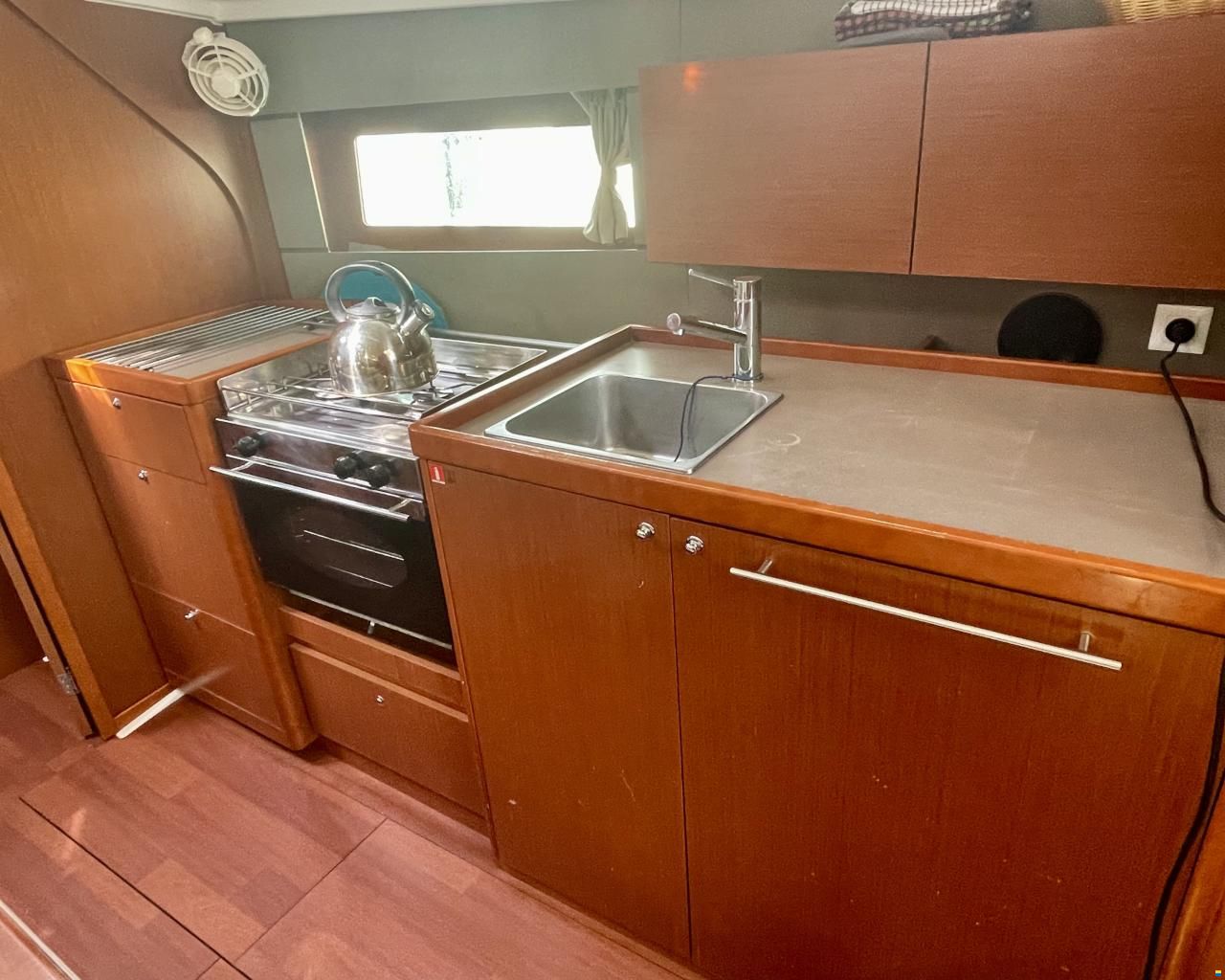 Beneteau Oceanis 38