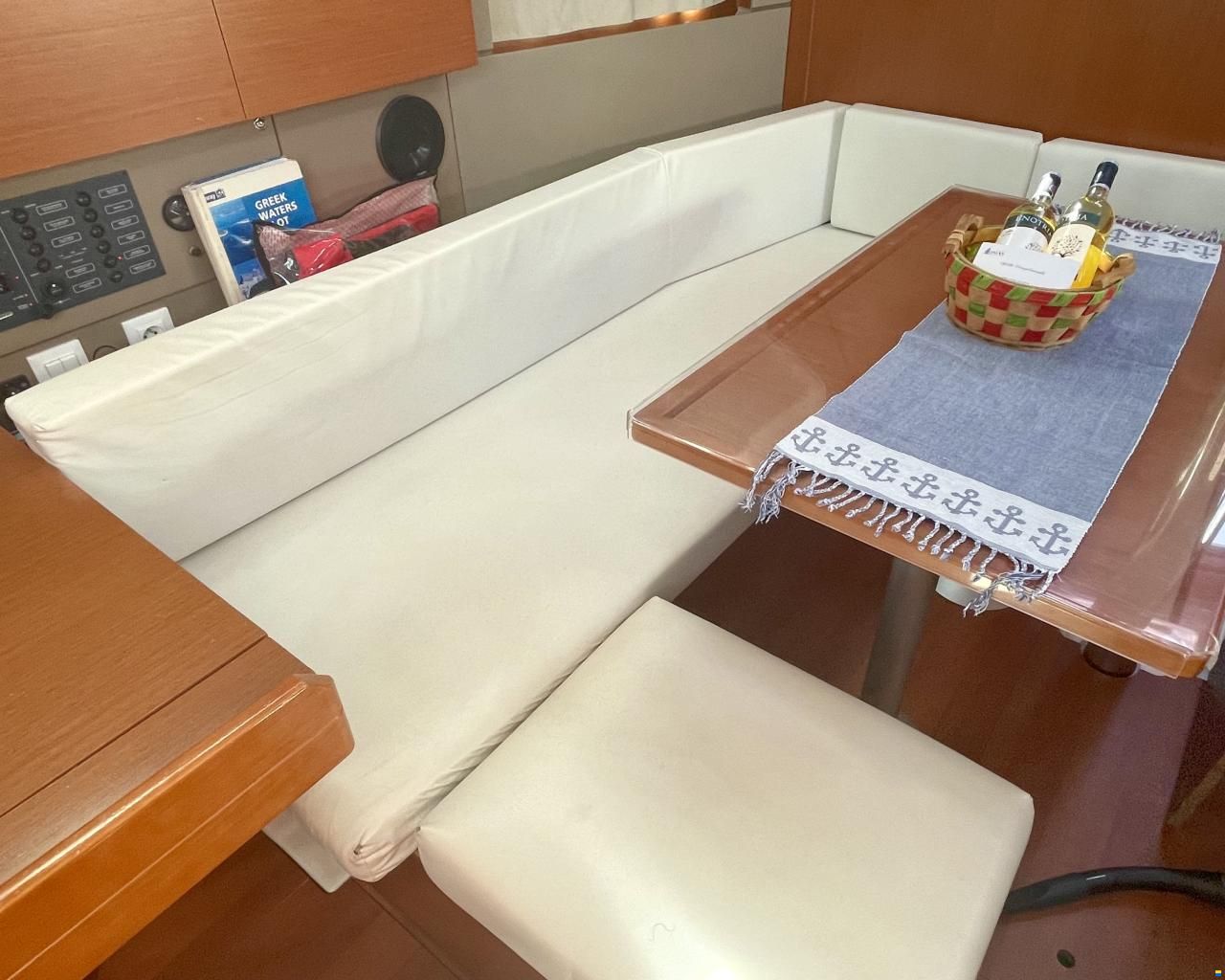 Beneteau Oceanis 38