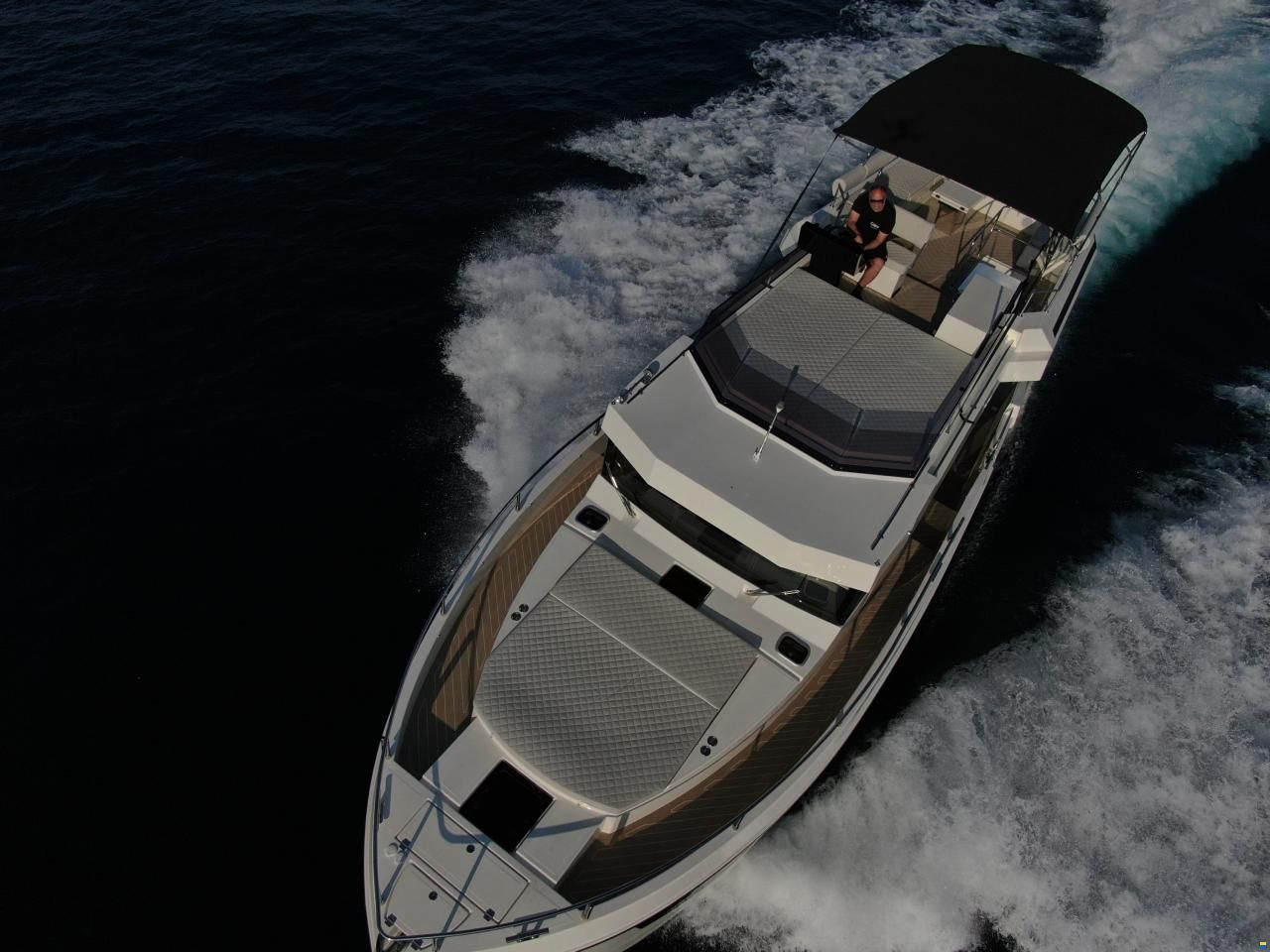 Cobra Maestro 42 Flybridge