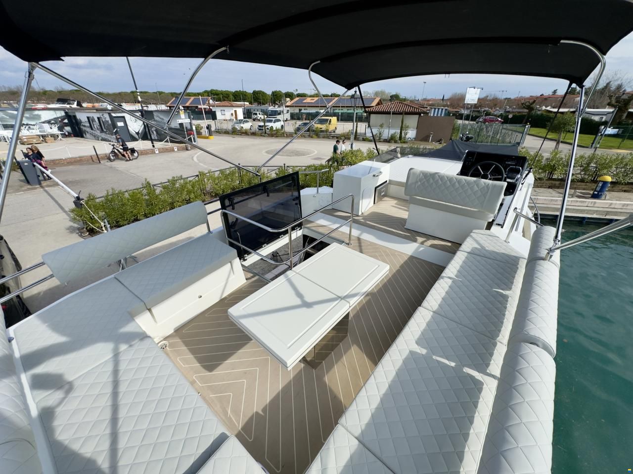 Cobra Maestro 42 Flybridge