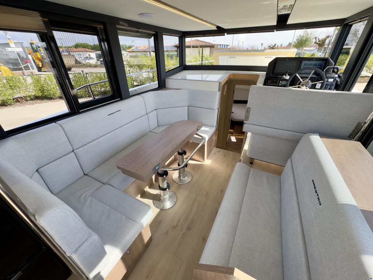 Cobra Maestro 42 Flybridge
