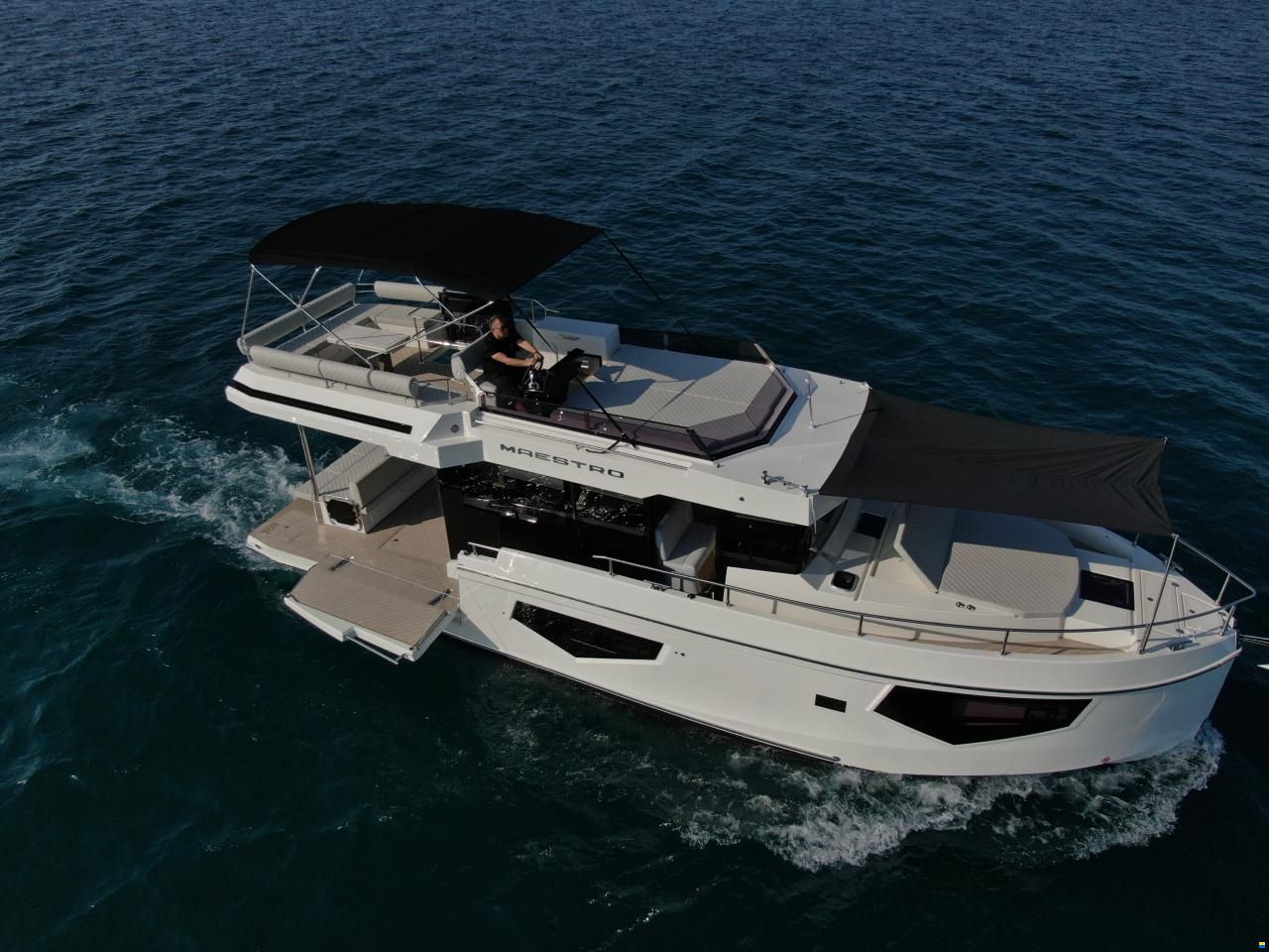 Cobra Maestro 42 Flybridge