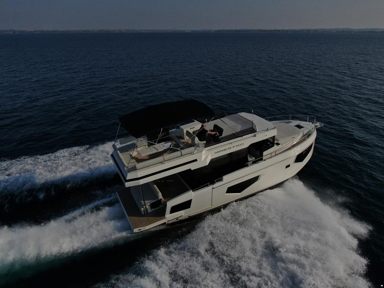 Cobra Maestro 42 Flybridge