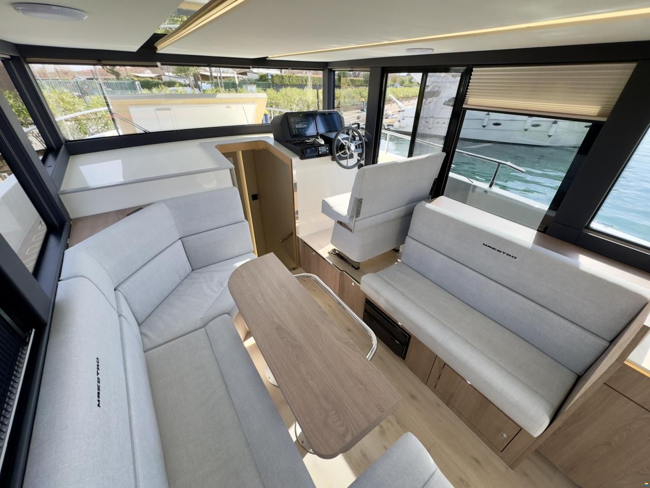Cobra Maestro 42 Flybridge