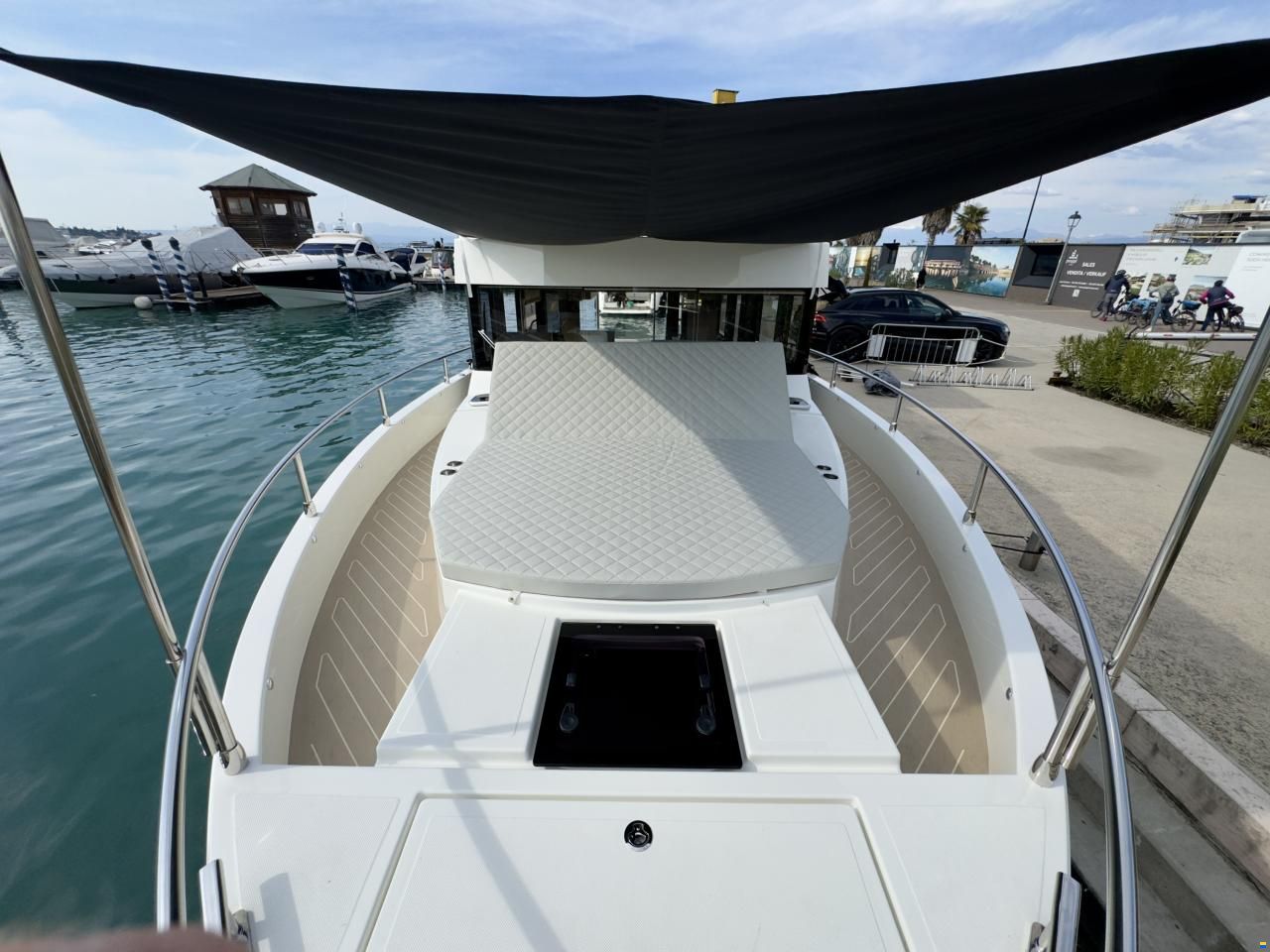 Cobra Maestro 42 Flybridge