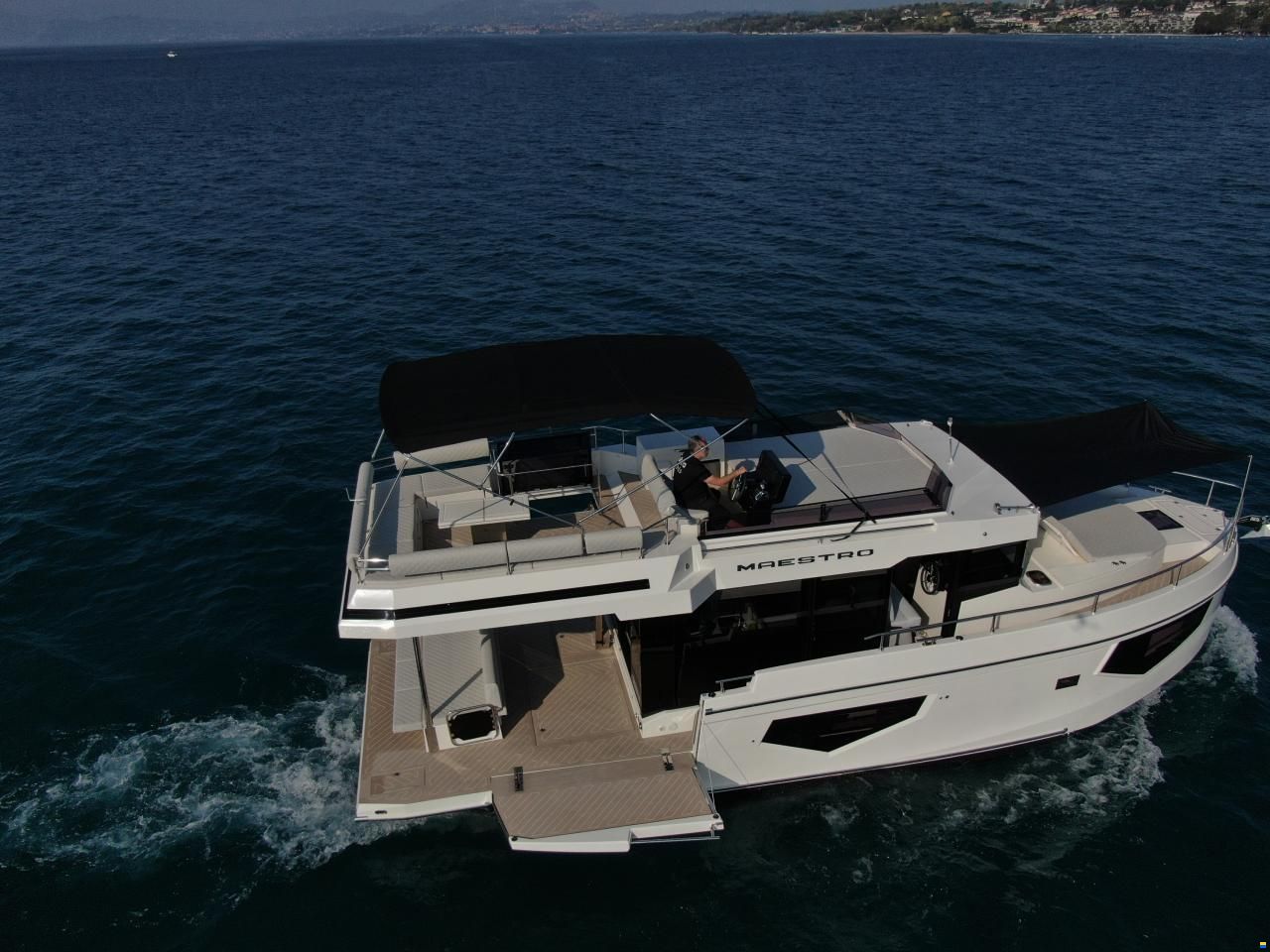Cobra Maestro 42 Flybridge