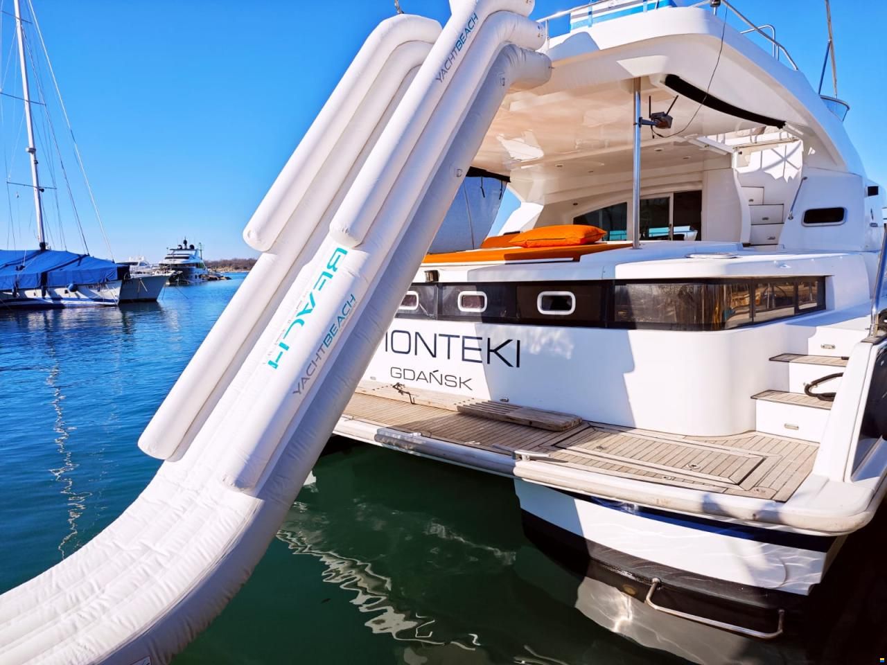 Lagoon Power 44