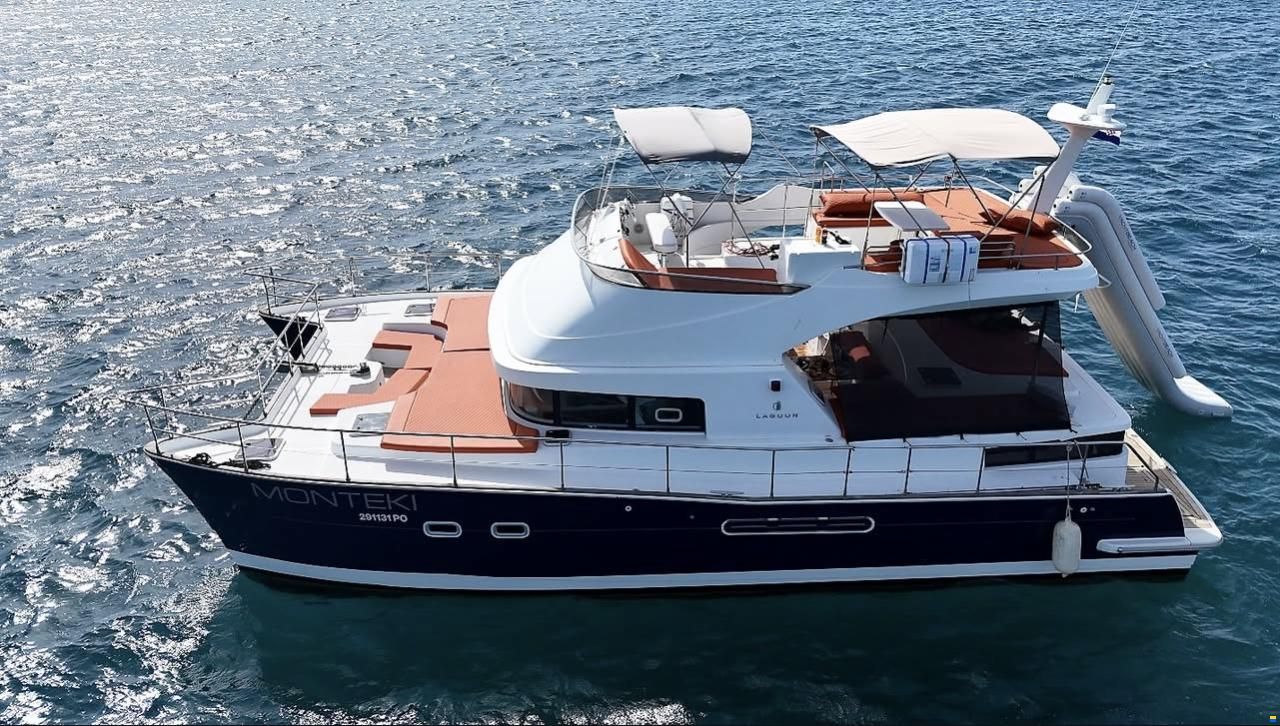 Lagoon Power 44