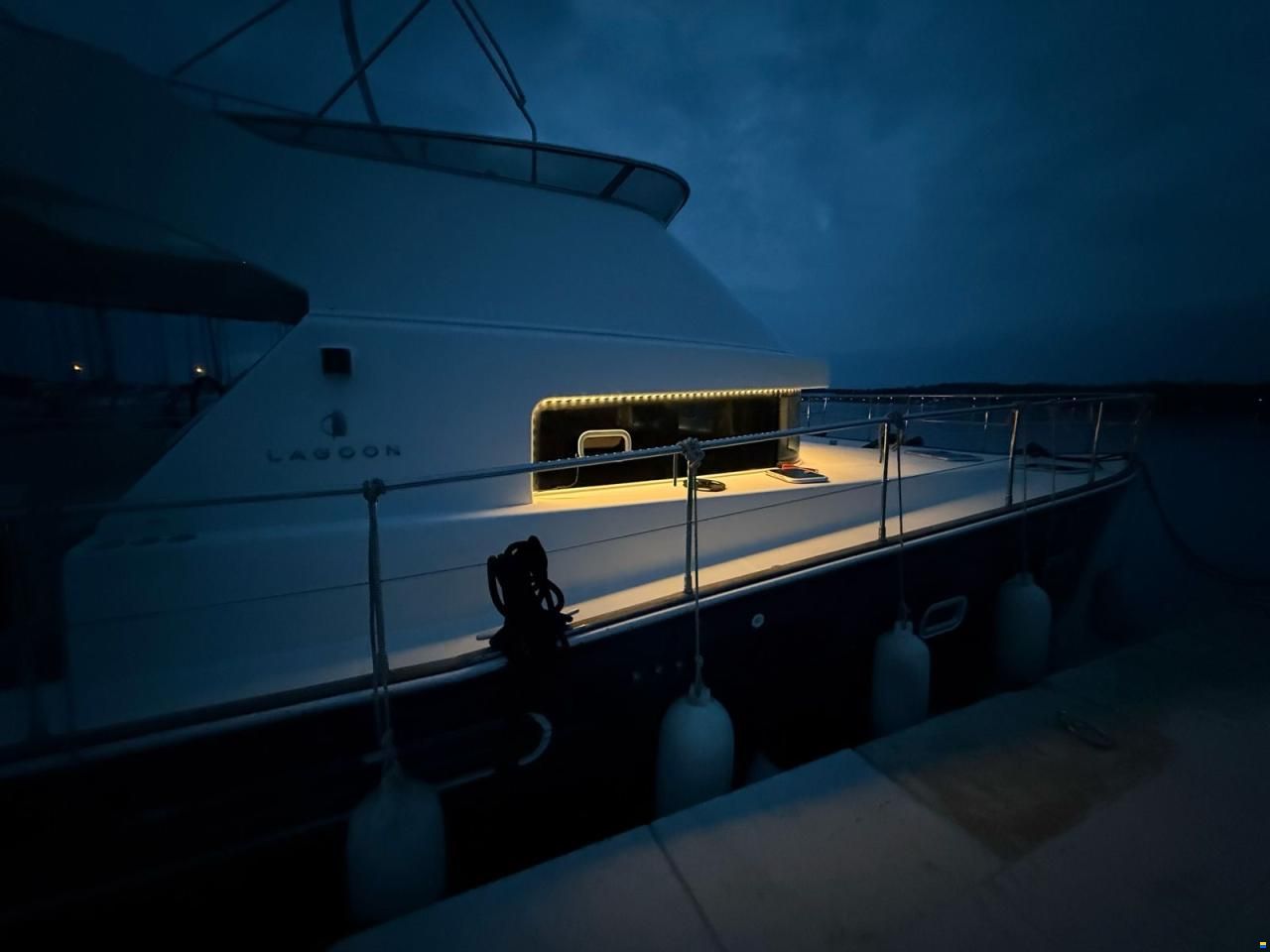 Lagoon Power 44