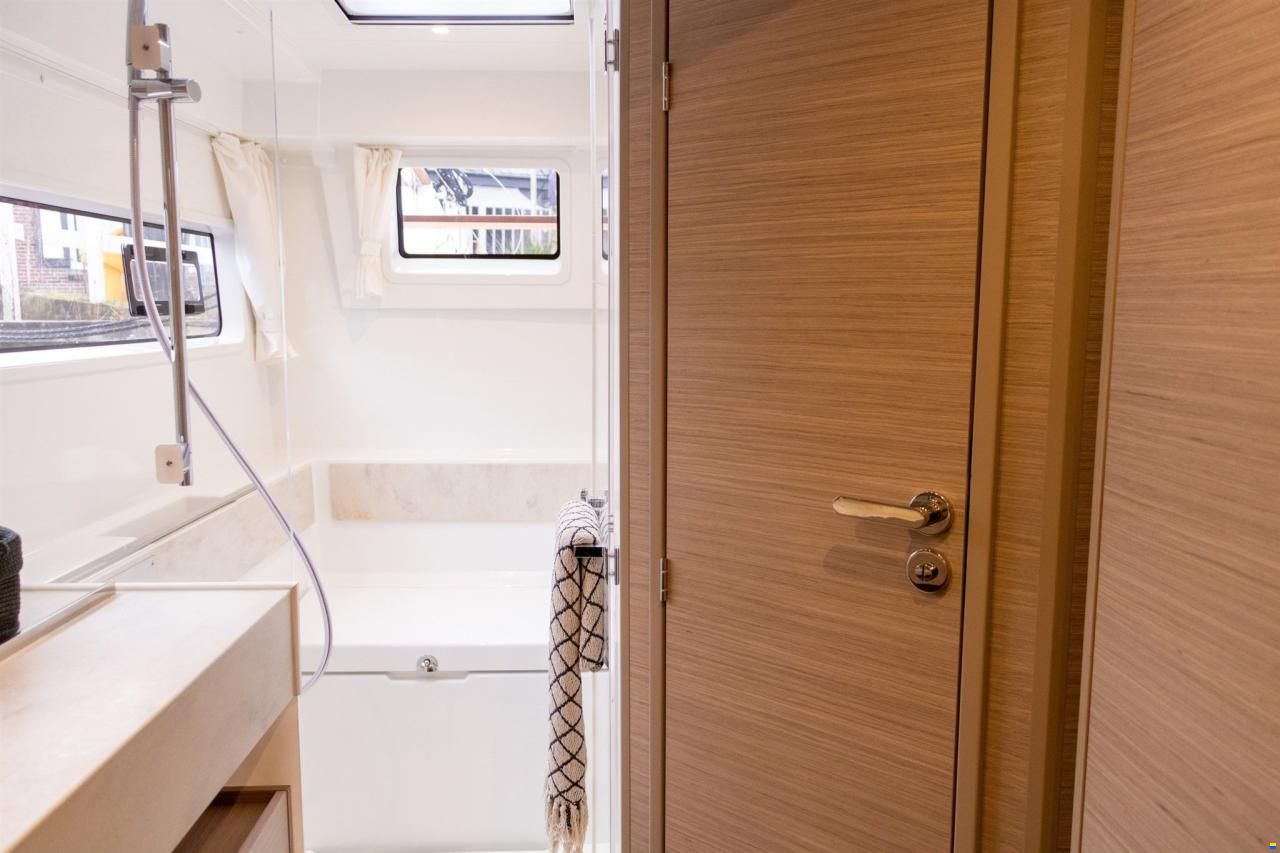 Lagoon 43