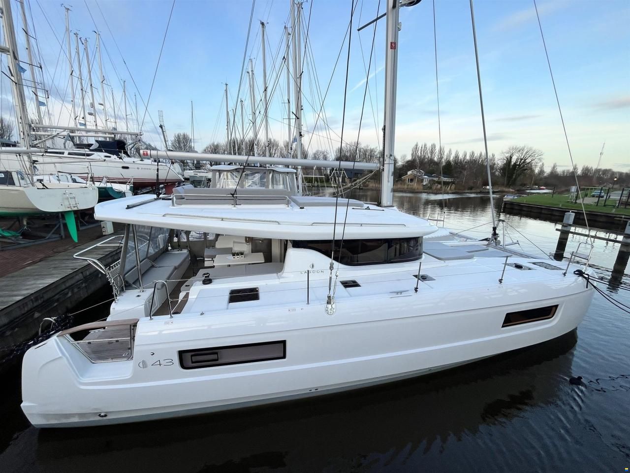 Lagoon 43