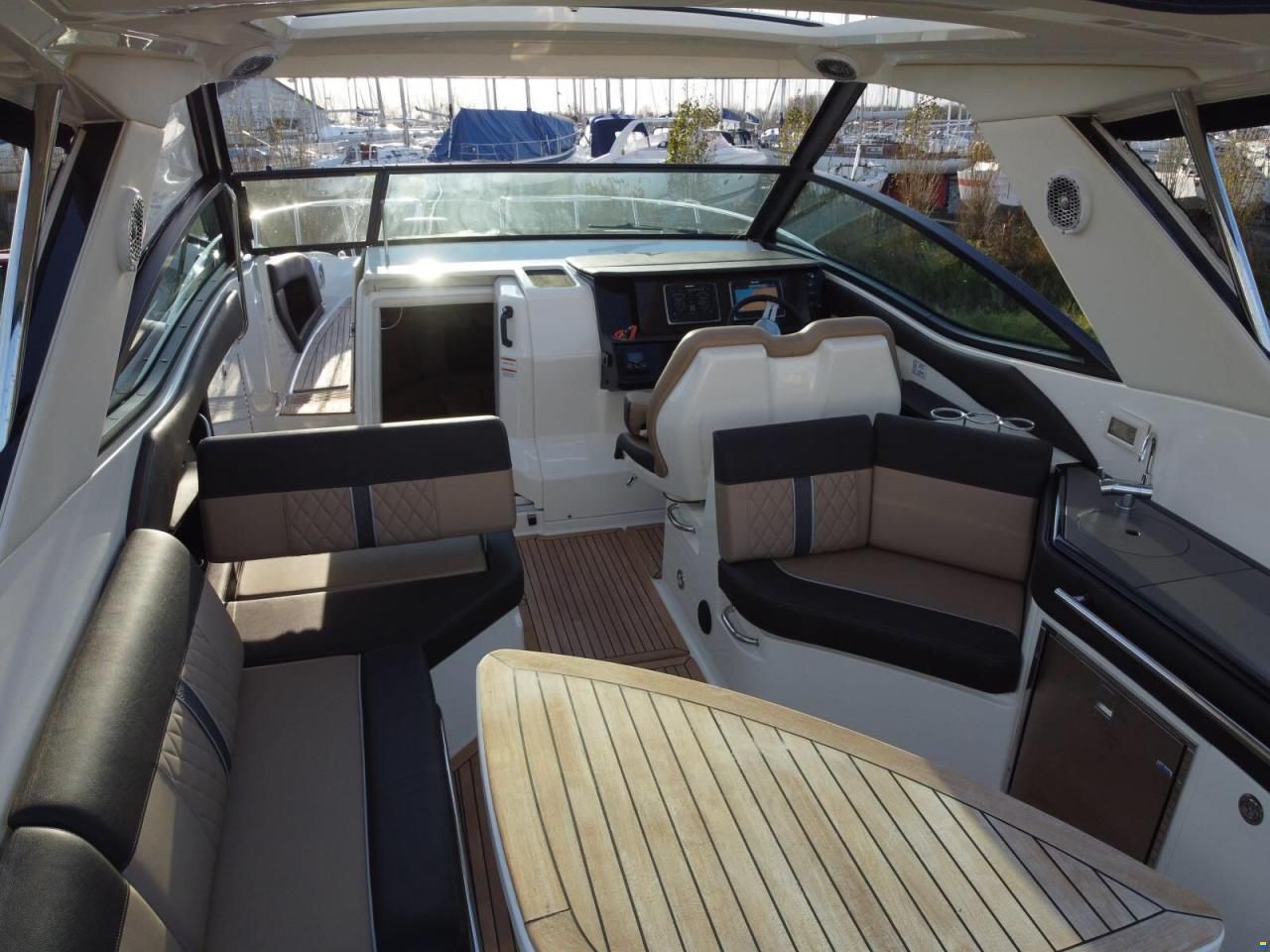 Sea Ray 320 Sundancer