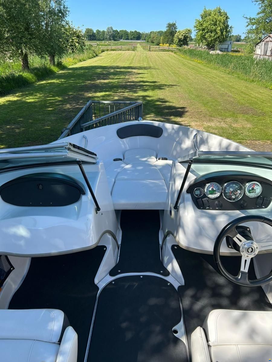 Four Winns H180 outboard