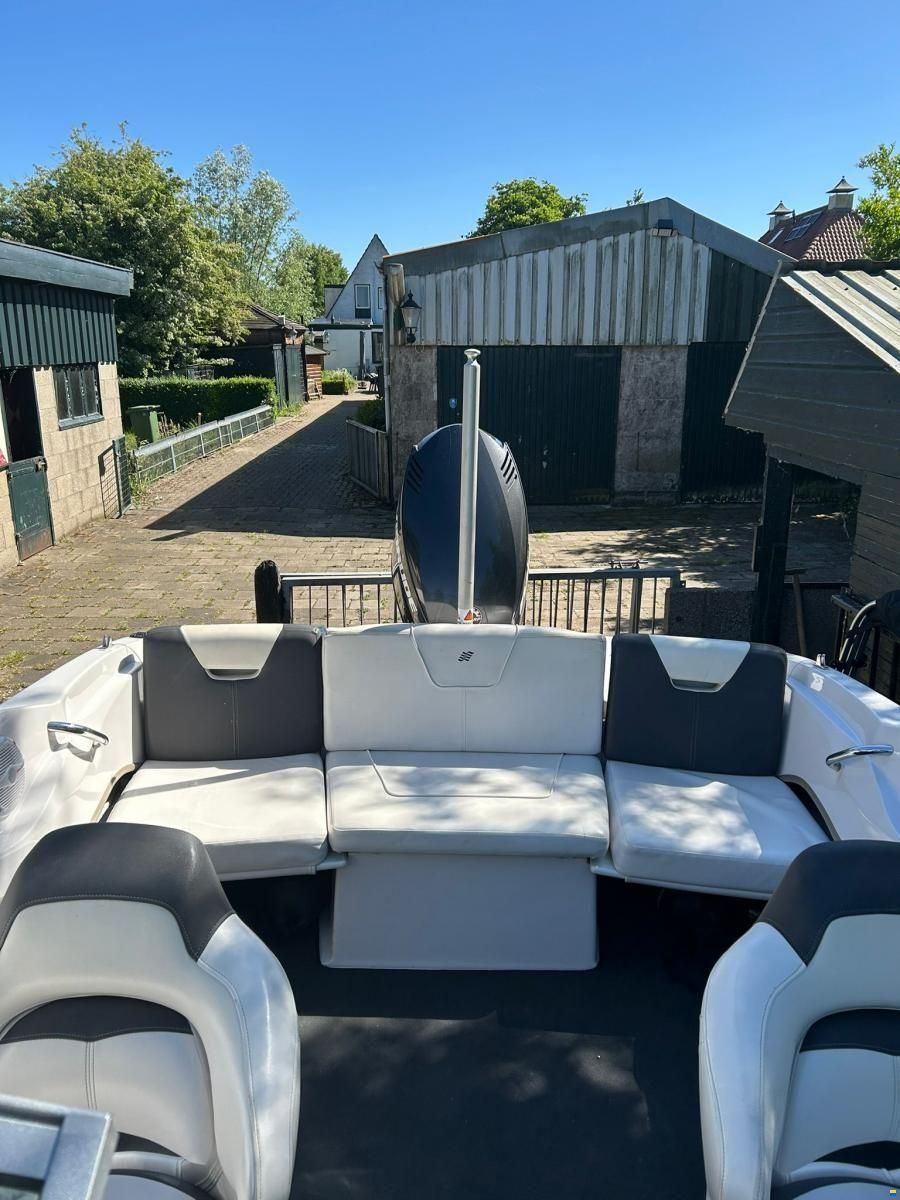 Four Winns H180 outboard