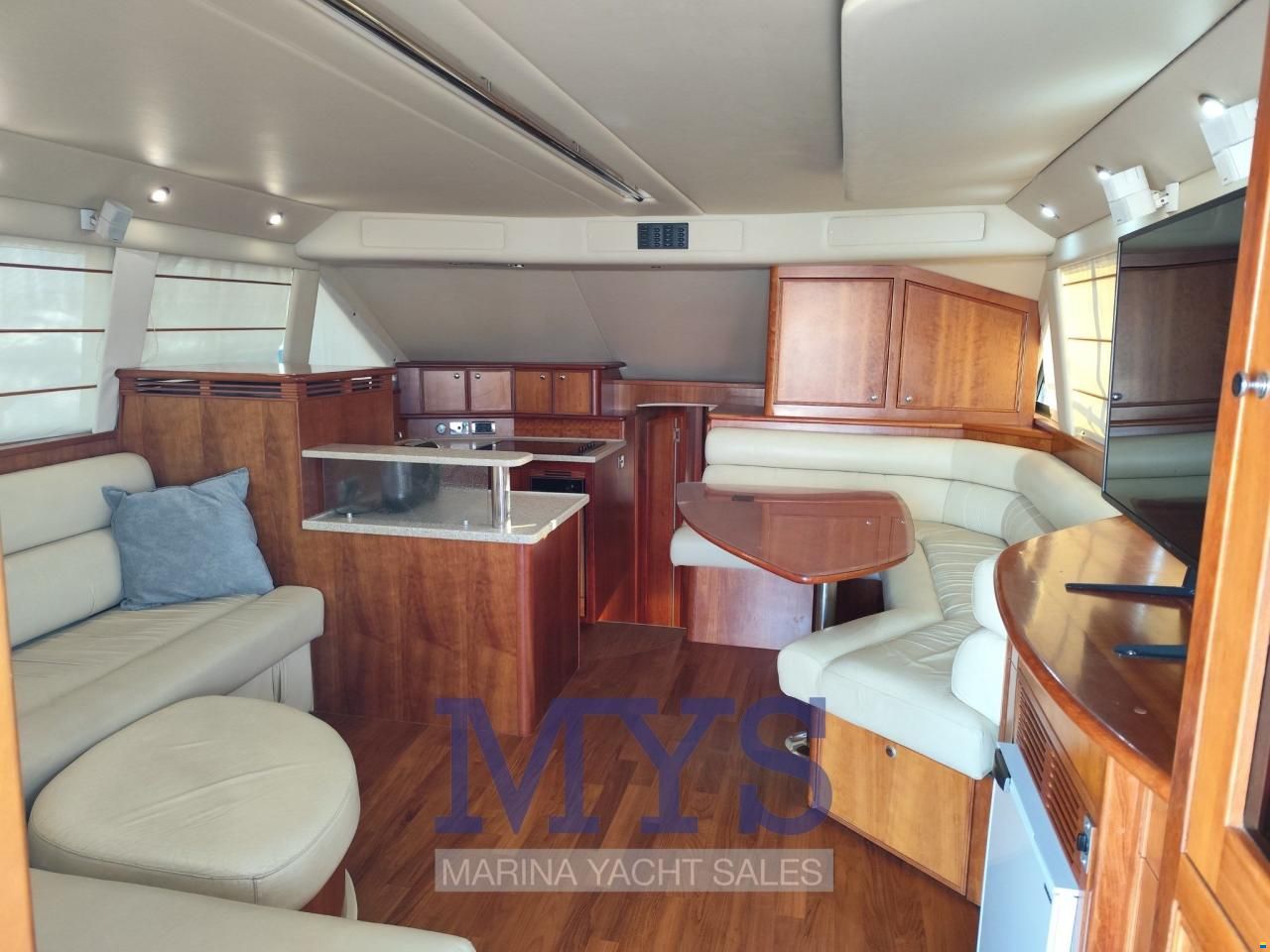 Riviera Marine 47 Flybridge