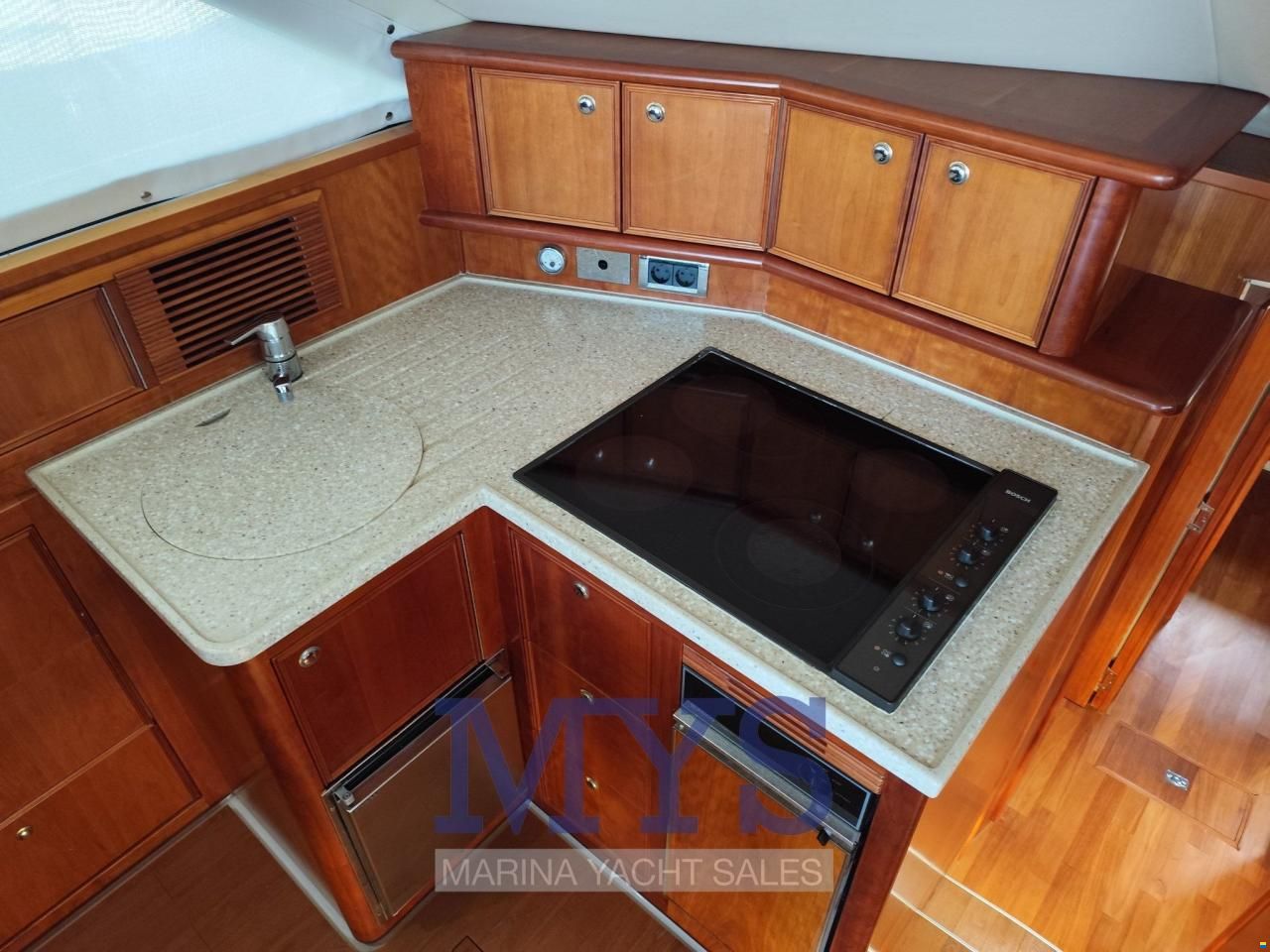 Riviera Marine 47 Flybridge