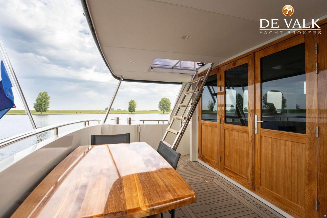 Steeler Yachts Explorer 50 Pilothouse