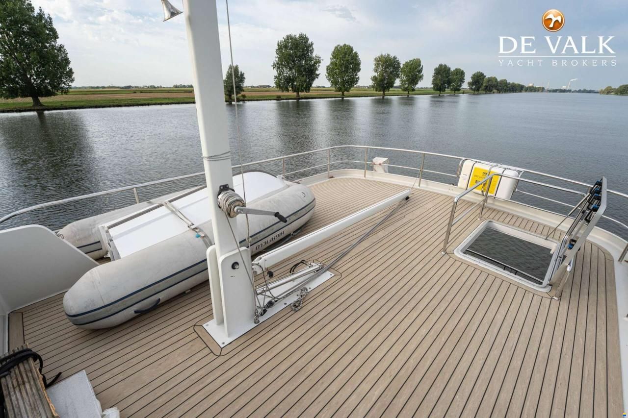 Steeler Yachts Explorer 50 Pilothouse