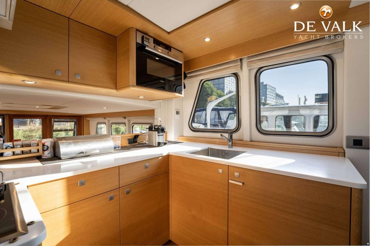 Steeler Yachts Explorer 50 Pilothouse