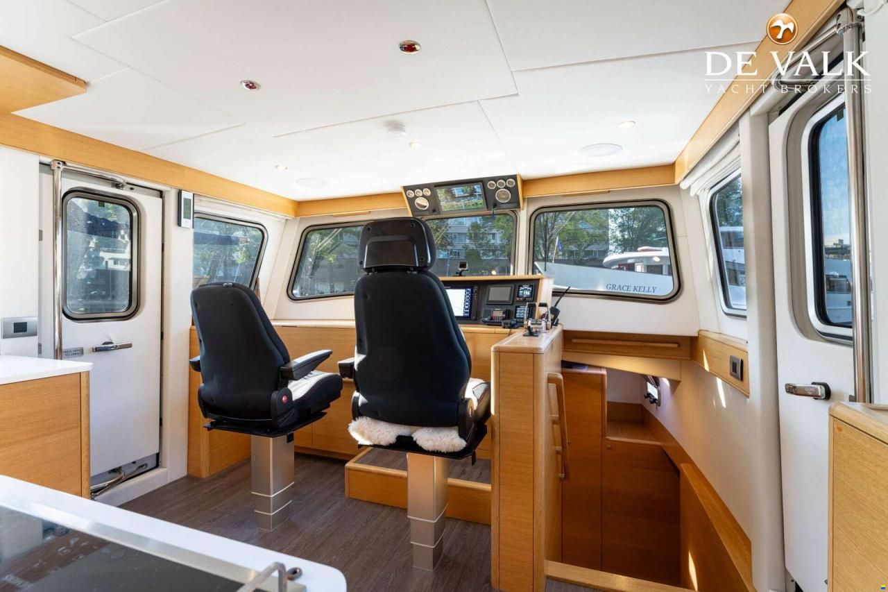 Steeler Yachts Explorer 50 Pilothouse