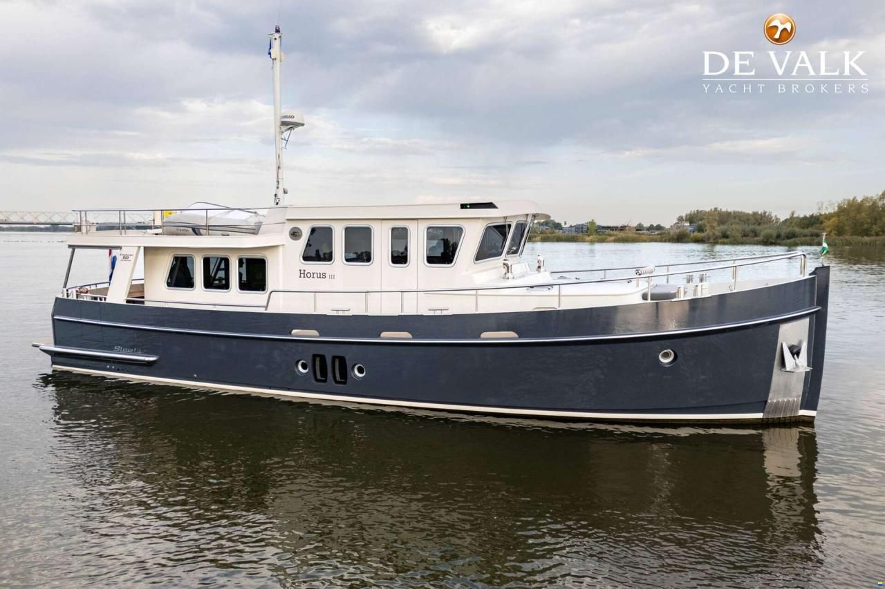 Steeler Yachts Explorer 50 Pilothouse